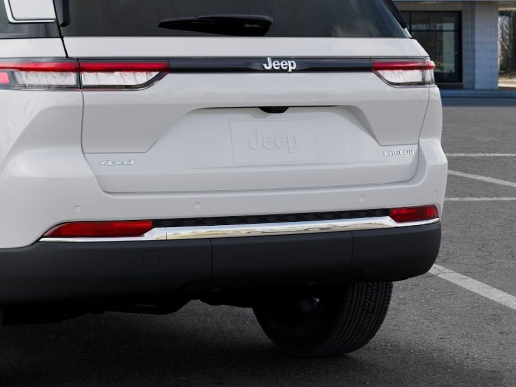 2027 Jeep Grand Cherokee Laredo