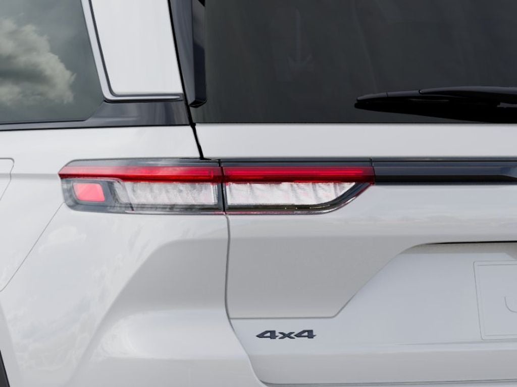2027 Jeep Grand Cherokee Laredo Altitude