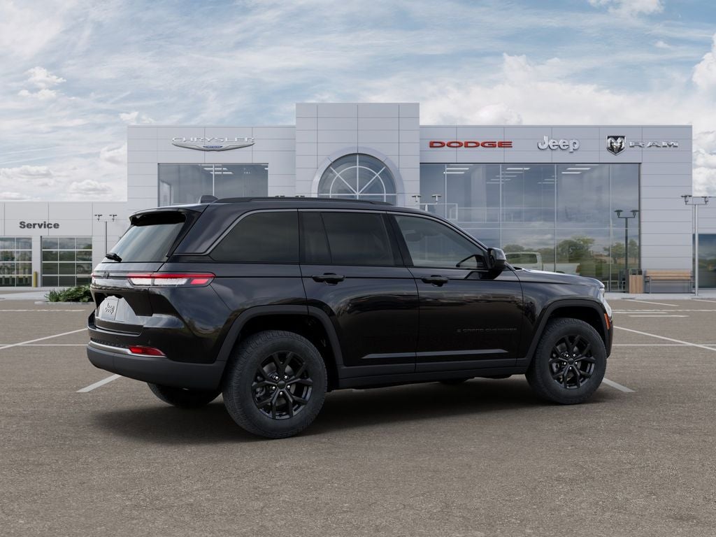 2026 Jeep Grand Cherokee Laredo Altitude