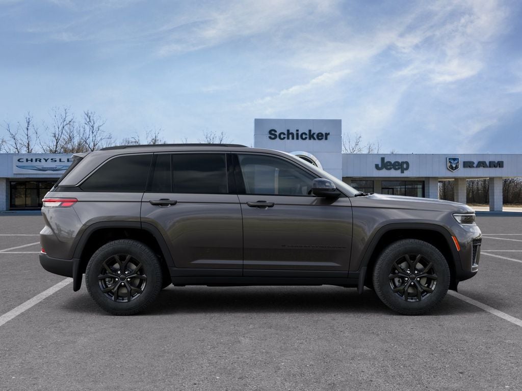 2026 Jeep Grand Cherokee Laredo Altitude