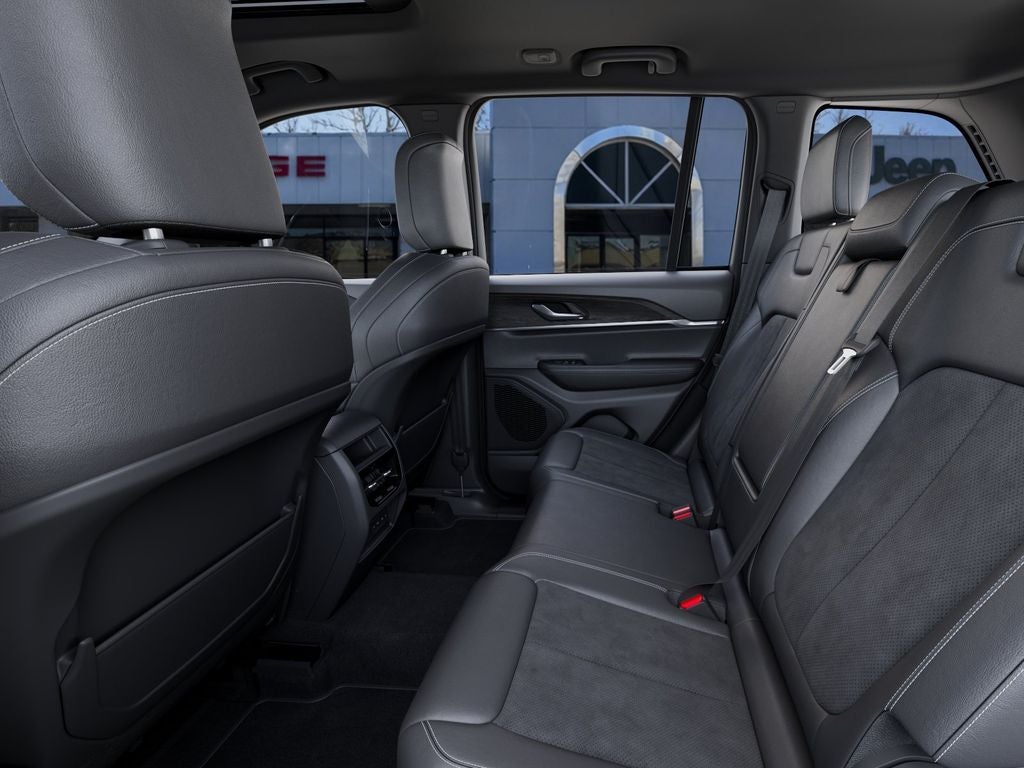 2026 Jeep Grand Cherokee Laredo Altitude