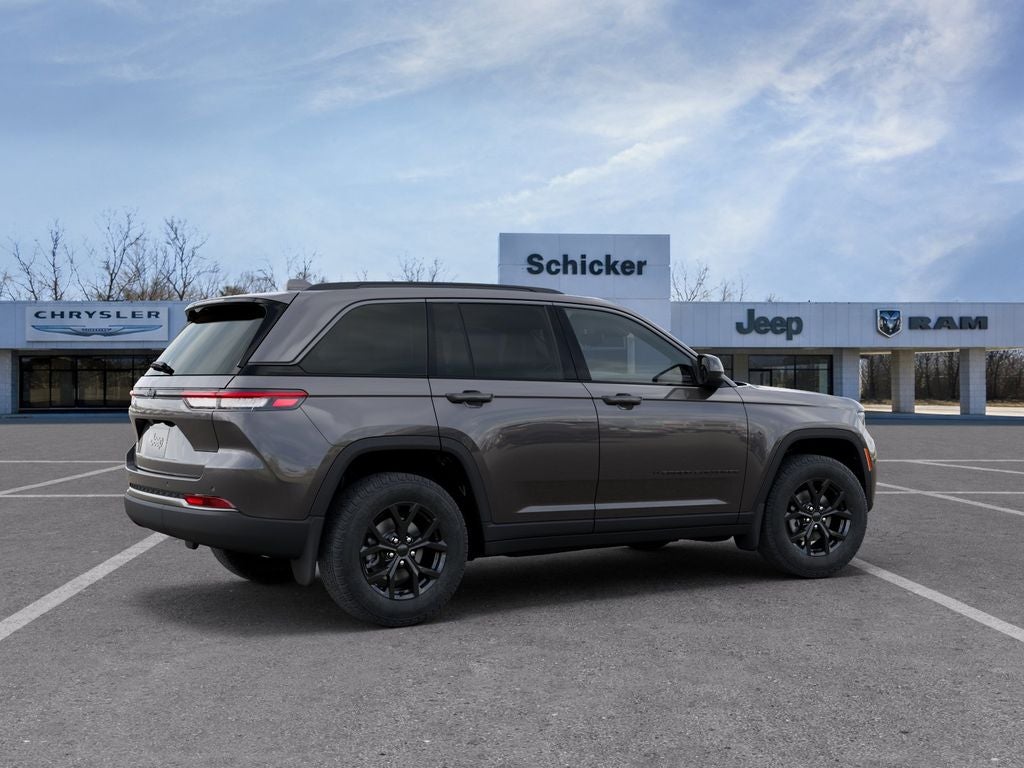 2026 Jeep Grand Cherokee Laredo Altitude