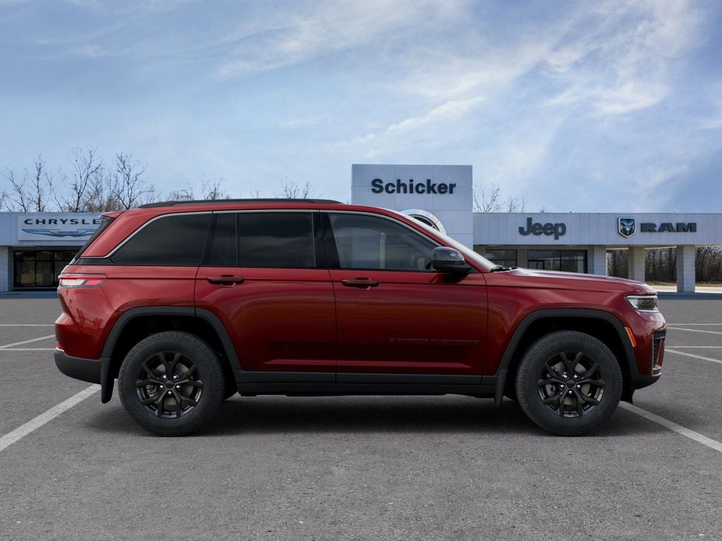2026 Jeep Grand Cherokee Laredo Altitude