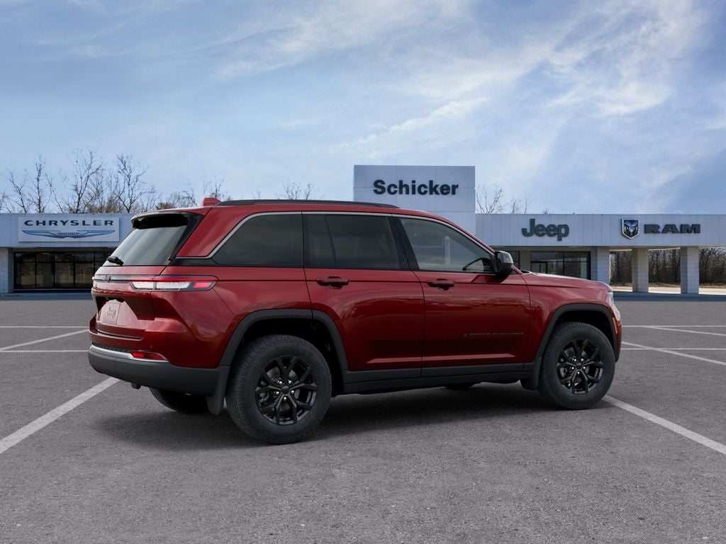 2026 Jeep Grand Cherokee Laredo Altitude