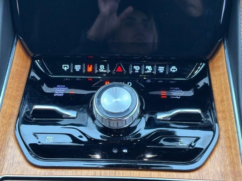 2022 Jeep Grand Wagoneer Series III