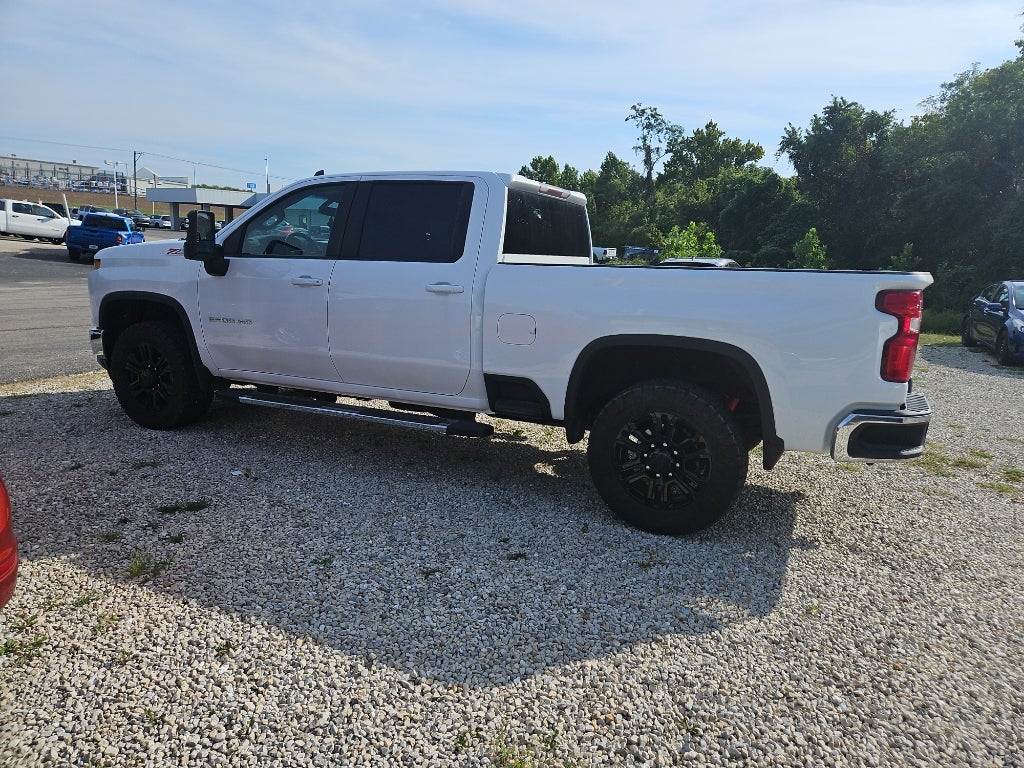 2023 Chevrolet Silverado LT