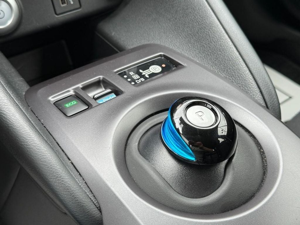 2025 Nissan LEAF S