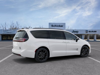 2027 Chrysler Pacifica Select