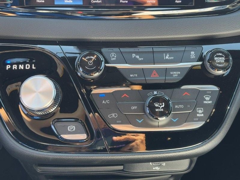 2026 Chrysler Voyager LX