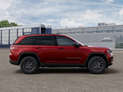 2027 Jeep Grand Cherokee Laredo X 4x4