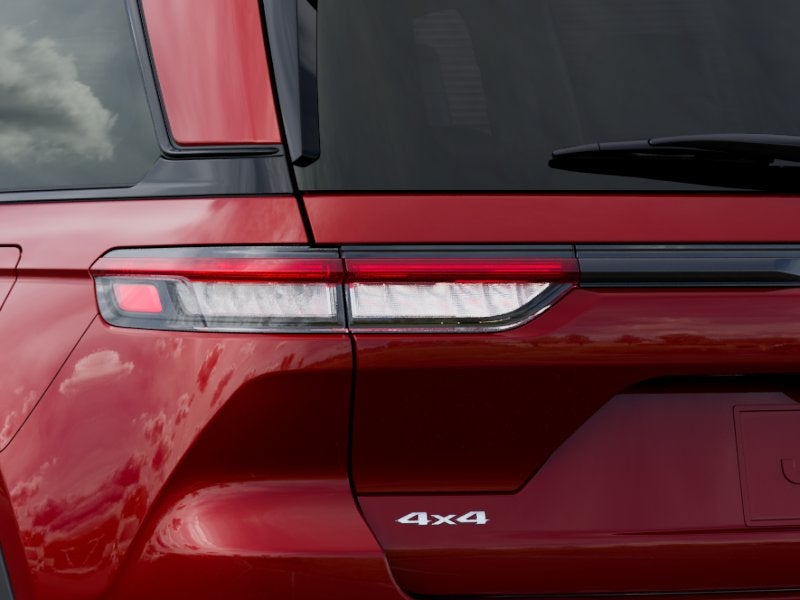 2027 Jeep Grand Cherokee Laredo X 4x4